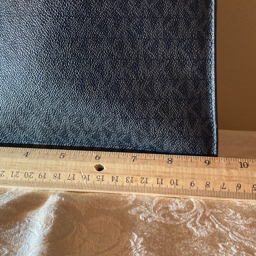 Michael Kors LUDLOW, blk & gray signature Satchel,Envelope style , very nice! - Picture 11 of 16